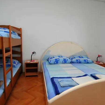 Gostinjska kuća Banana 3*